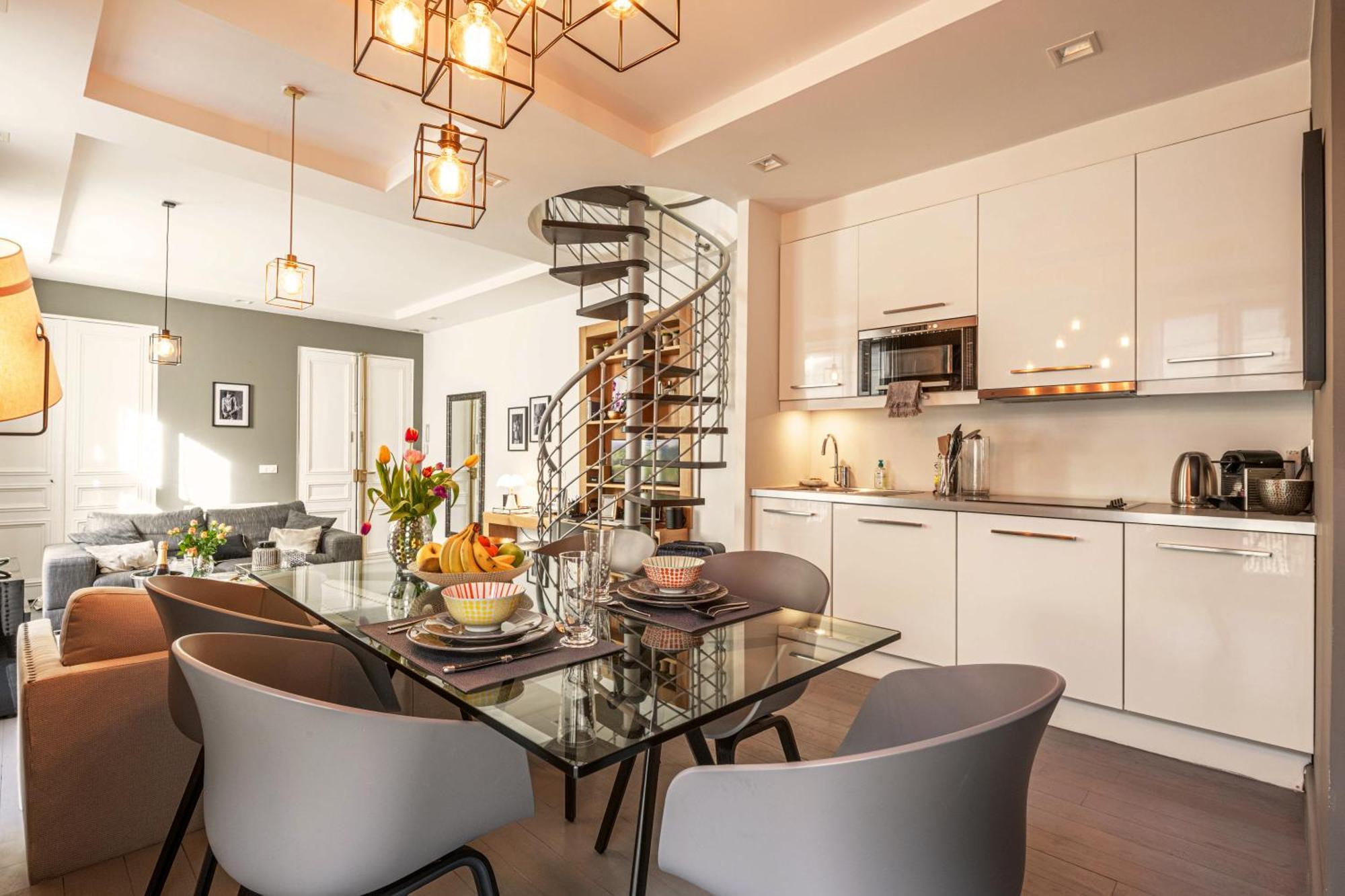 Appartamento 1min Walk From Champs Elysées - Avenue Montaigne - Ac - Self-checkin - Working Desk Parigi